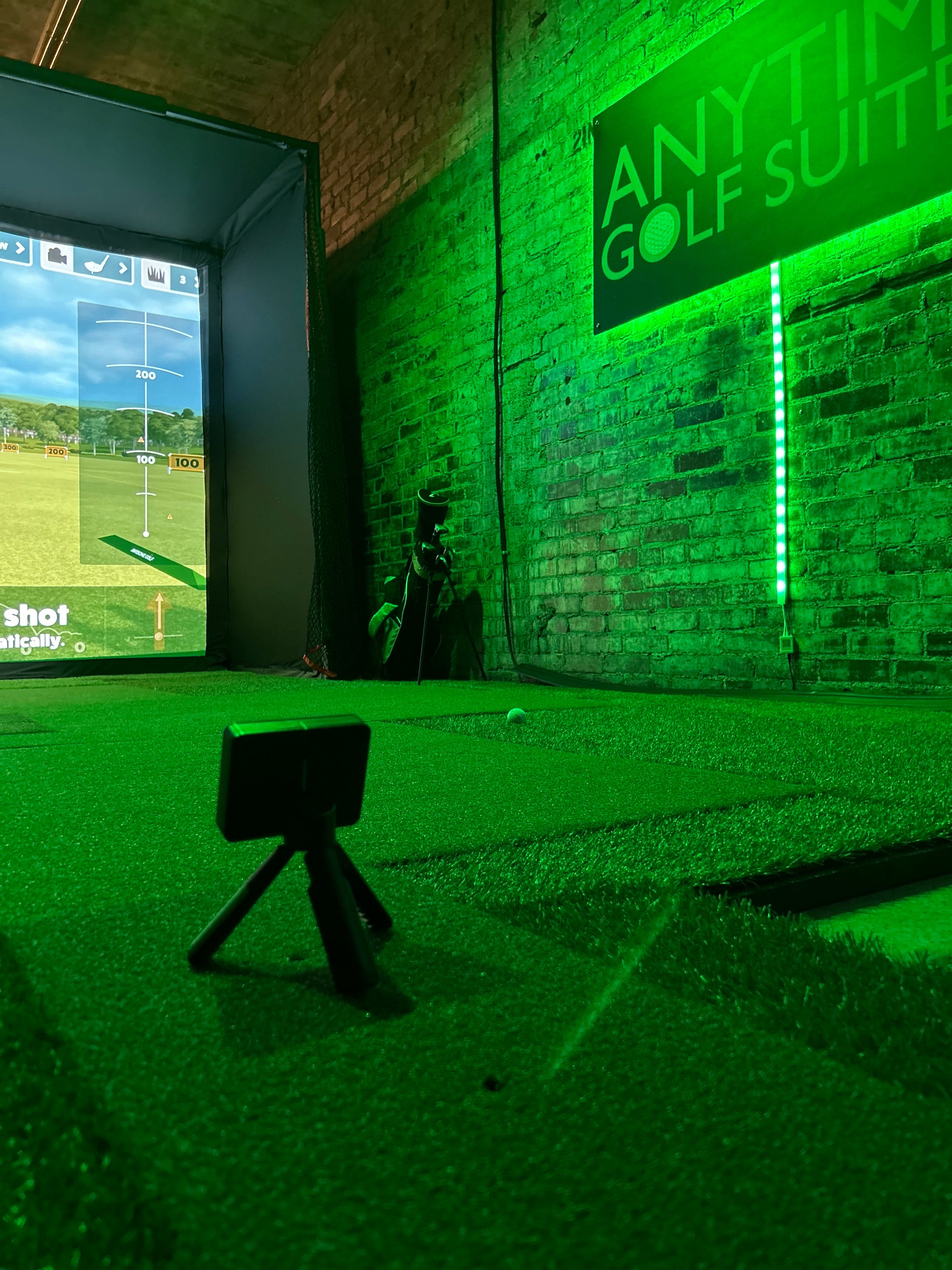 GARMIN Approach® R10 Launch Monitor and Golf Simulator